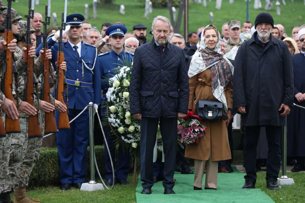 Obilježena 22. godišnjica smrti prvog predsjednika Predsjedništva RBiH Alije Izetbegovića