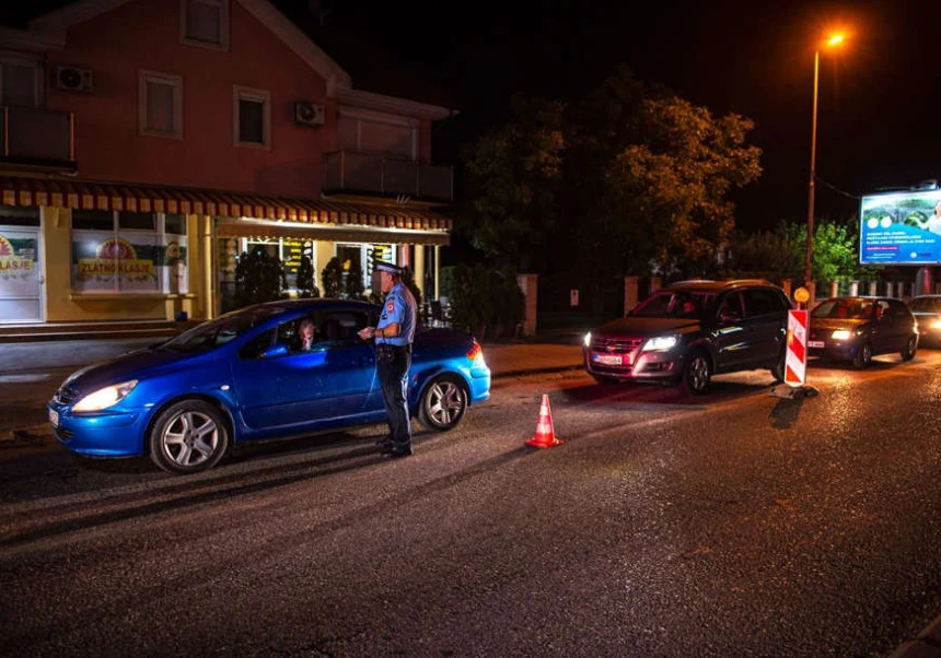 Bijeljina: Pretjecao kolonu, udario policajca pa pobjegao