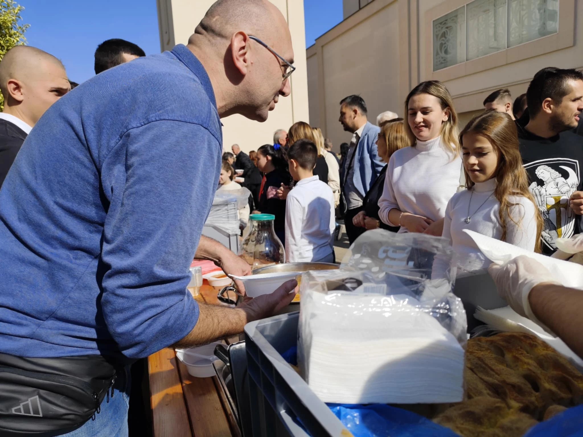 FOTO | Mostarci kuhali za djecu u Kongu