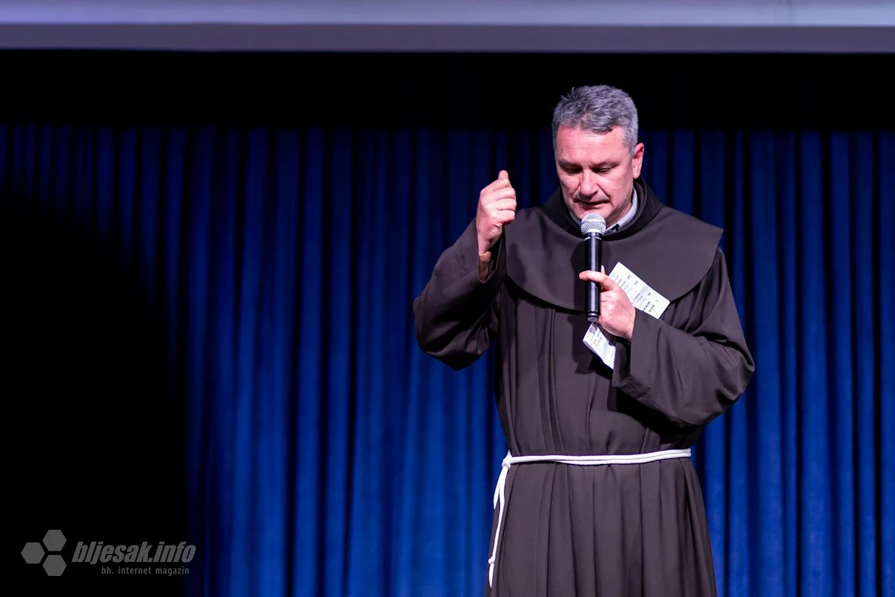 Fra Valentin: "Imaš 18 i više godina, živiš s roditeljima. Treba ti uvesti prirez i porez!"