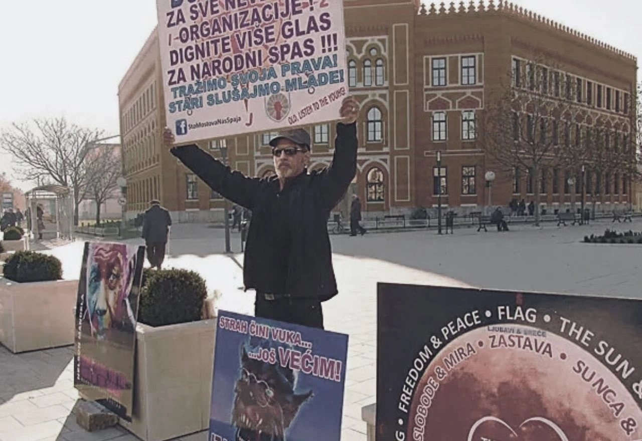 Preminuo mostarski "usamljeni demonstrant"