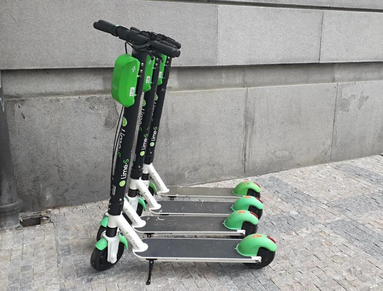 Prag zabranio električne romobile