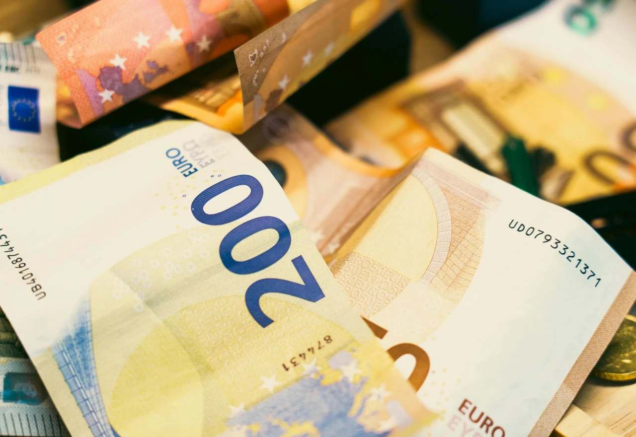 Euro od uvođenja izgubio više od 80 posto vrijednosti u odnosu na zlato