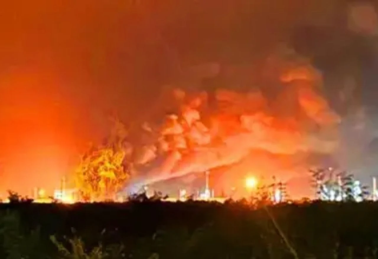 VIDEO: Veliki požar u Mađarskoj – MOL-ova i Lukoilova rafinerija u plamenu