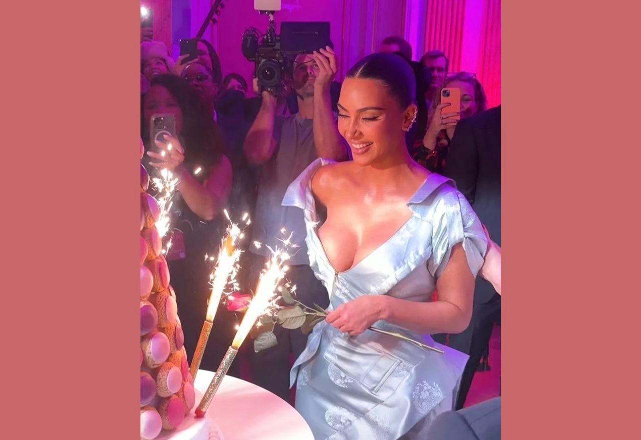 Ovako izgleda kad Kim Kardashian slavi rođendan: Slavlje, zvijezde i piramida od makarona