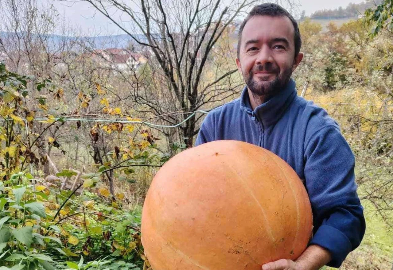 Rekord u Šipovu: Goran uzgojio bundevu tešku skoro 27 kilograma