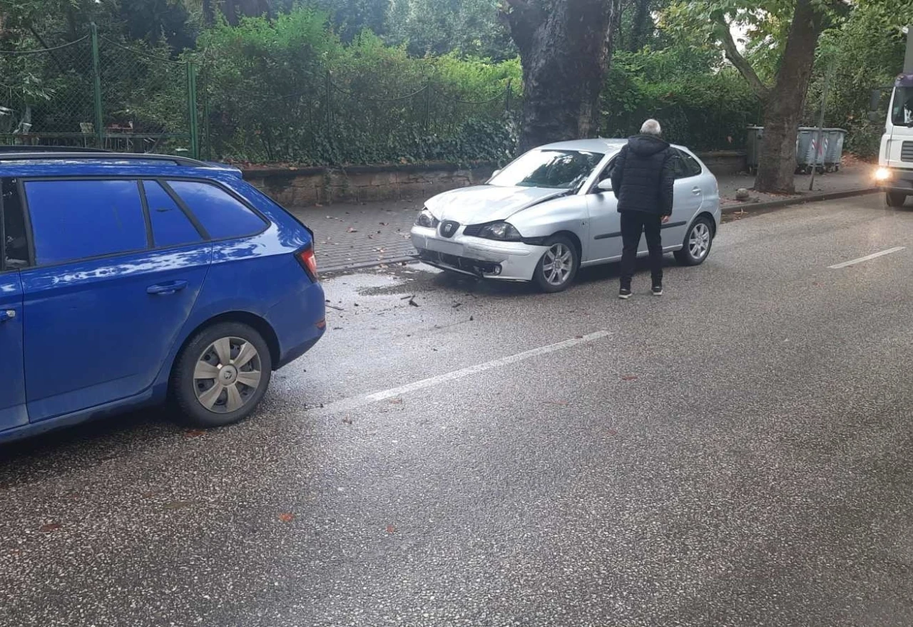 Dva automobila sudarila se na Rondou