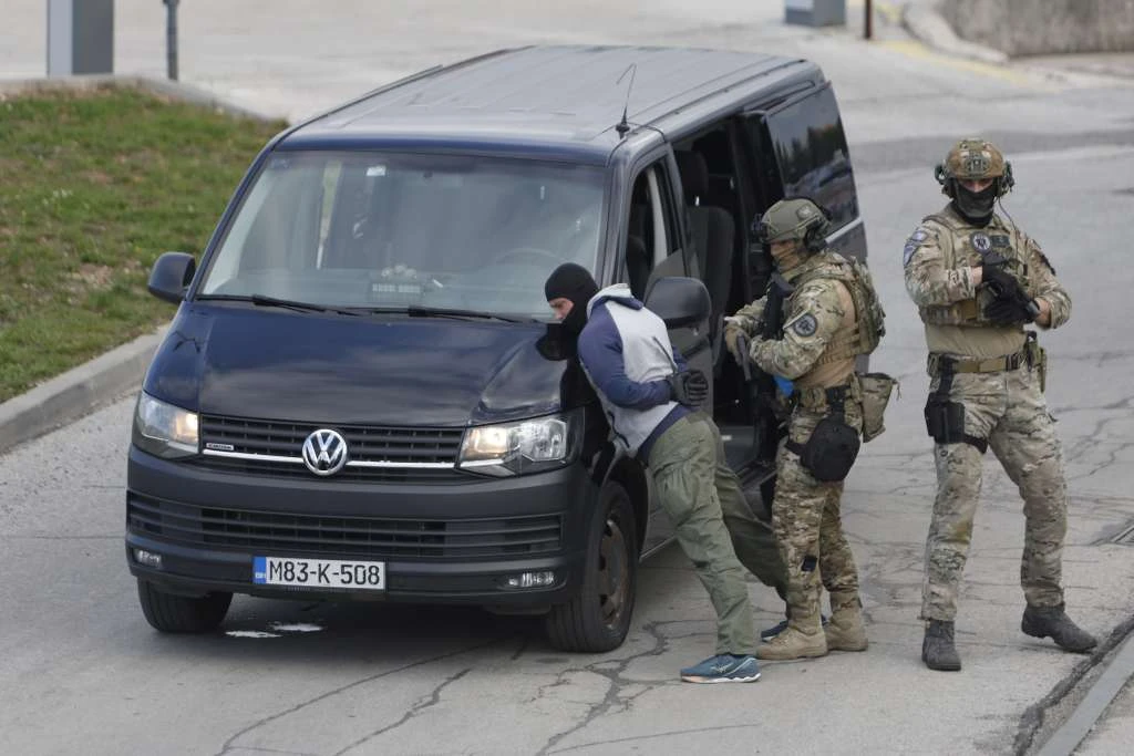 FOTO | Oružani napad i talačka kriza na Aerodromu Sarajevo