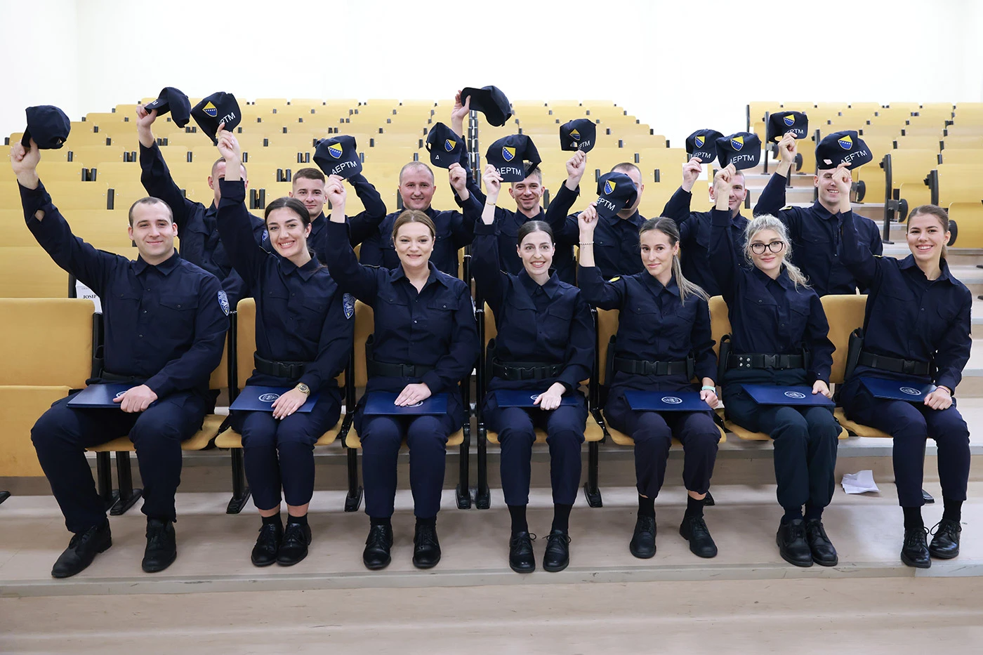 FOTO | Mostar: SIPA dobila 14 novih inspektora
