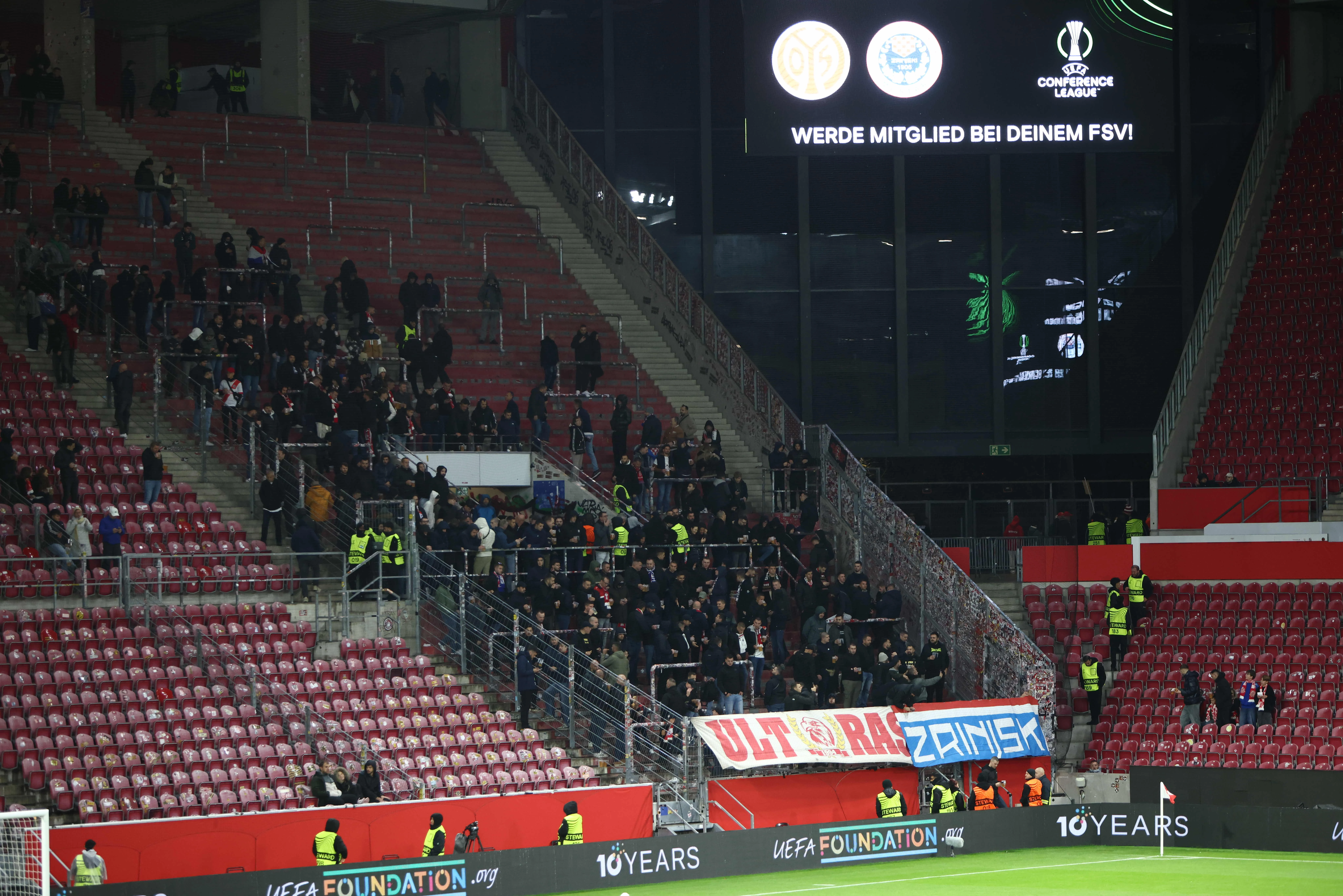UŽIVO | Navijači pune stadion: Jakovljević ne igra