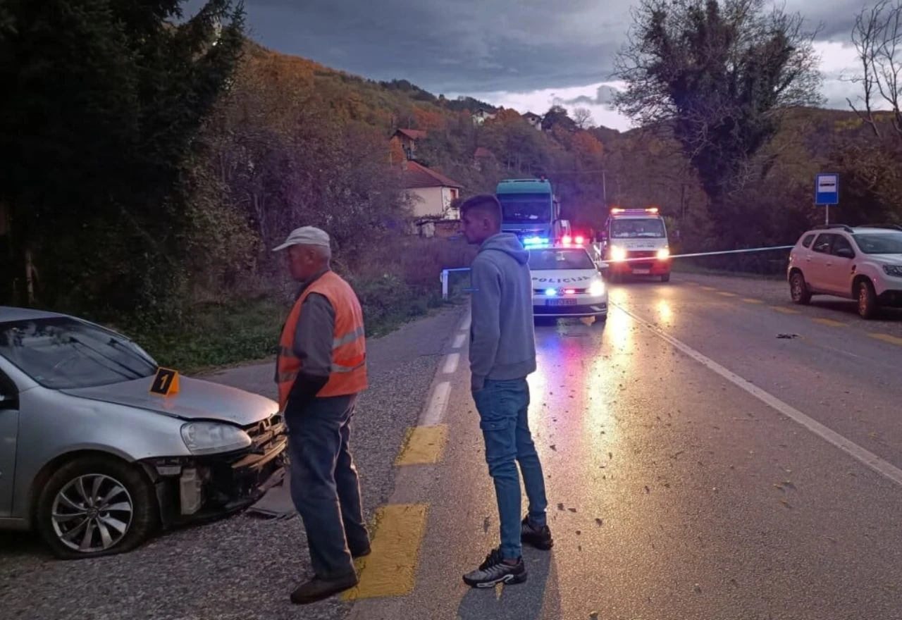 Šest osoba ozlijeđeno u sudaru dva automobila