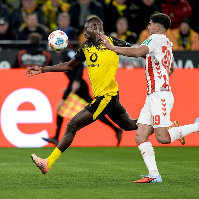 Borussia pobjedom u zadnjim sekundama zadržala priključak