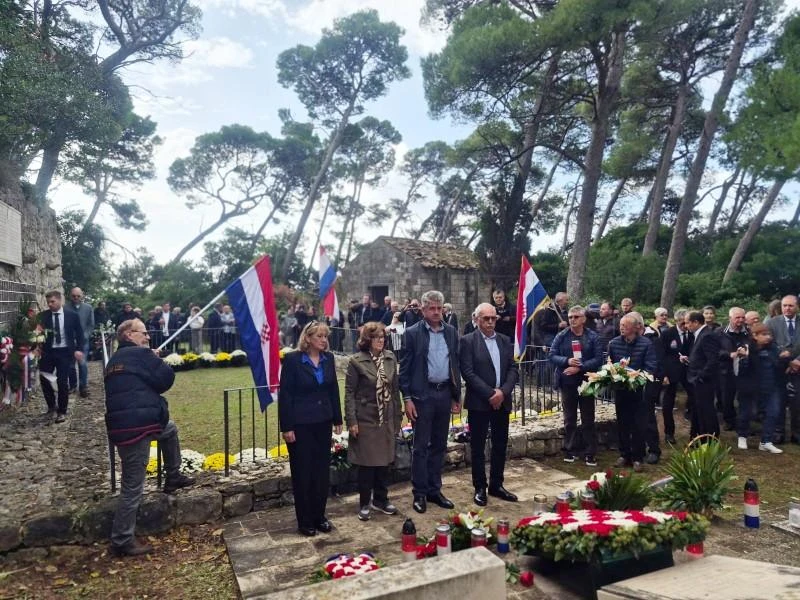 Odana počast ubijenim hrvatskim žrtvama na otočiću Daksa 1944. godine