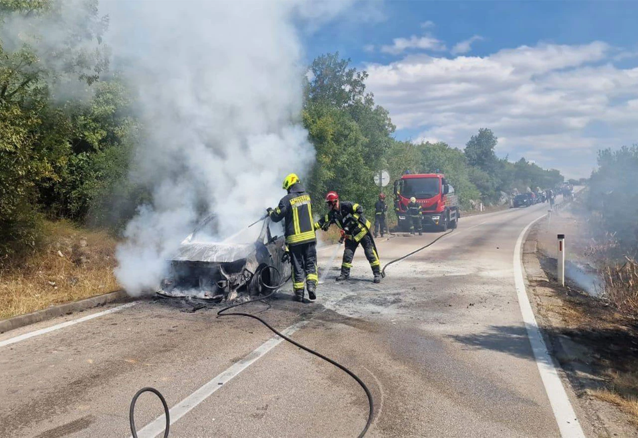 Na Ćesićima izgorio automobil