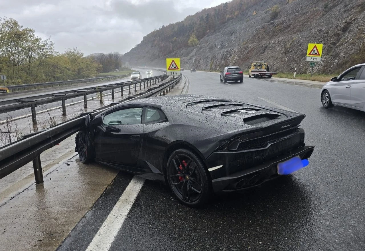 23-godišnjak slupao Lamborghini na autocesti