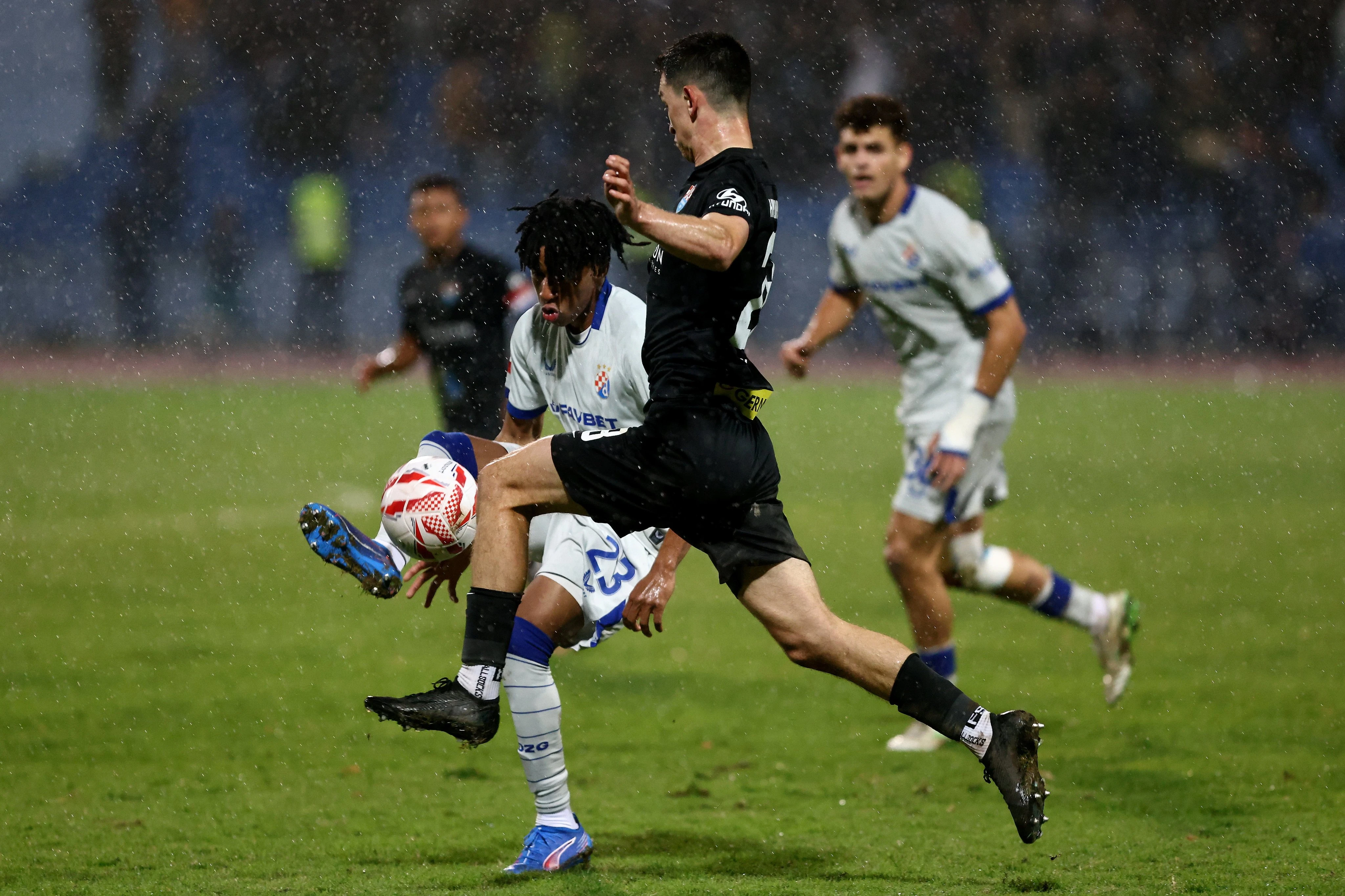 Očajni Dinamo izgubio od Vukovara, Hajduk ostaje prvi