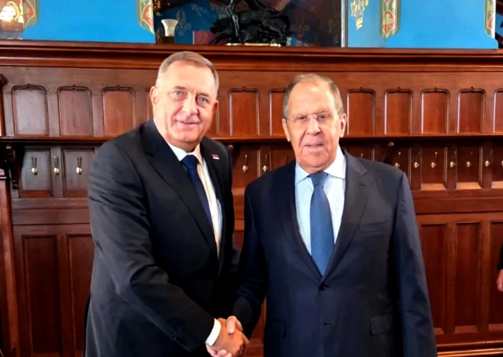 Dodik jača veze s Rusijom i pojačava hvaljenje Amerike