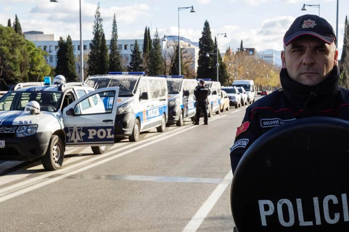 Nemiri u Crnoj Gori ne posustaju, policija poziva : Ne uzimajte "Pravdu u svoje ruke"