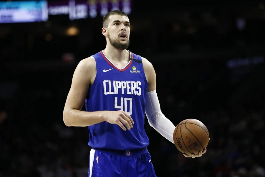 Zubac ostvario prvi double-double u sezoni, prvaci na 5-0