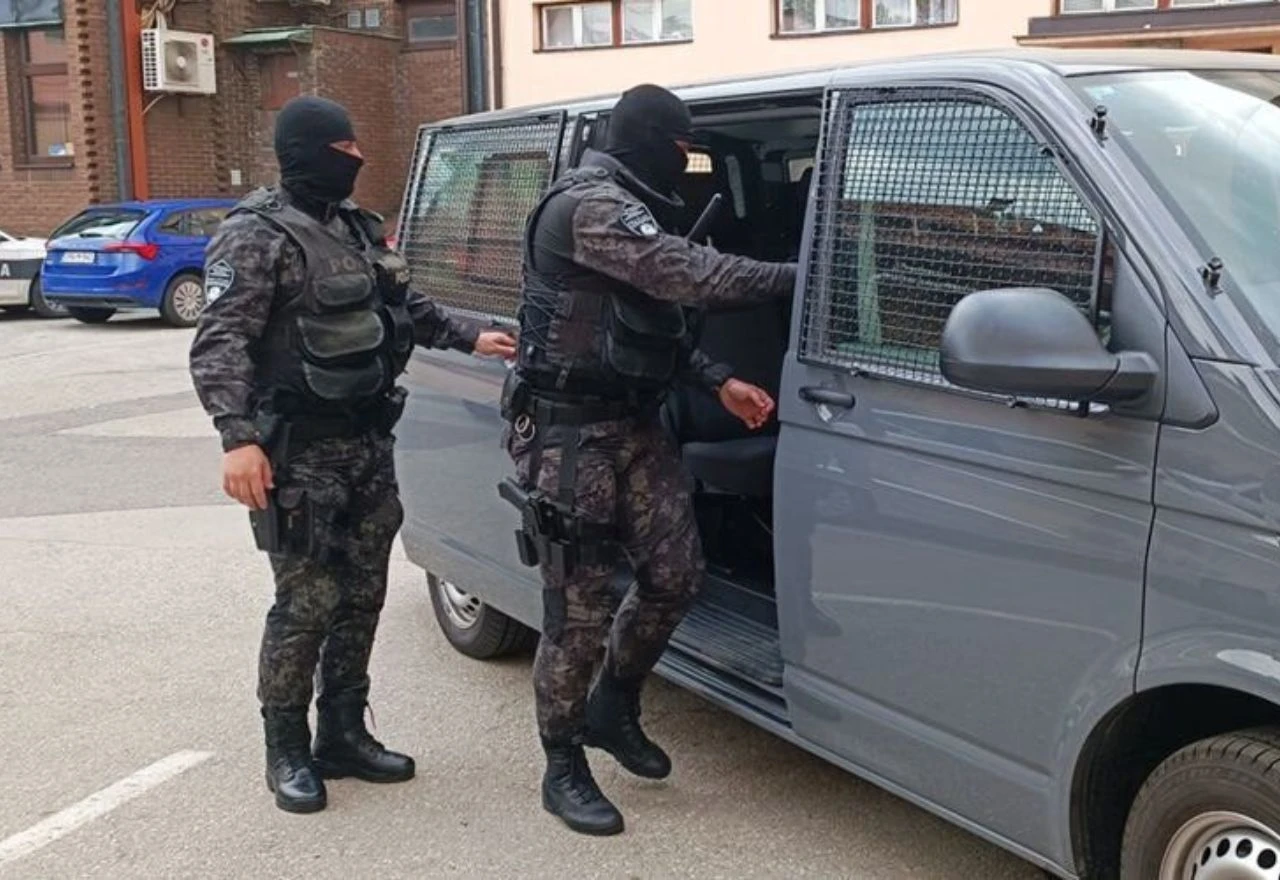 Uhićeno sedam osoba zbog trgovine ljudima i dječje pornografije, među njima policajci