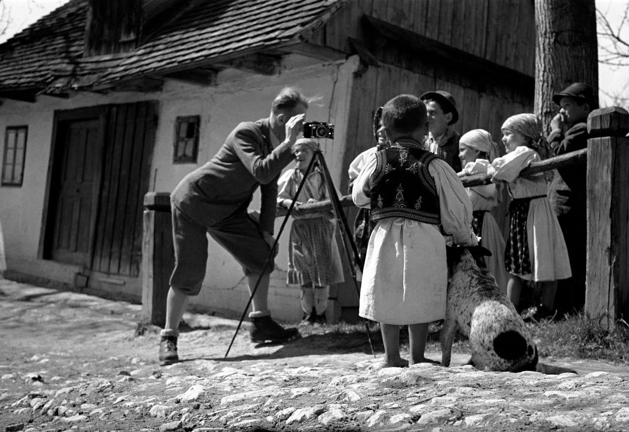U Mostaru se otvara izložba "Narodne nošnje kroz objektiv Toše Dabca"