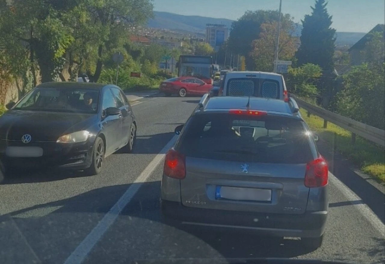 Šehovina: Sudar autobusa i automobila