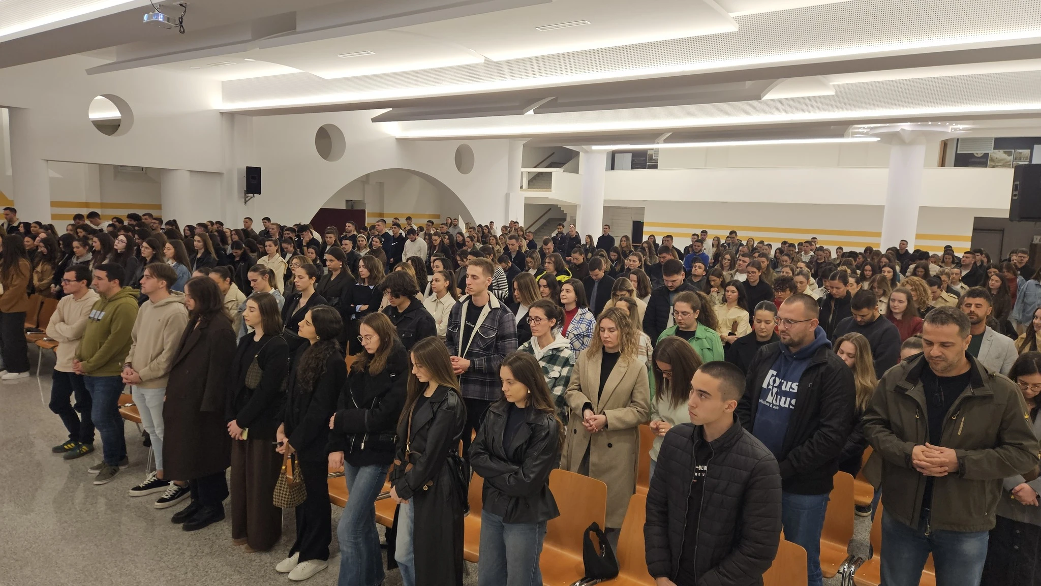 Mostarski studenti ispunili Franjevačku crkvu na susretu ''Bludnost – izazov tijela i mrak duše''
