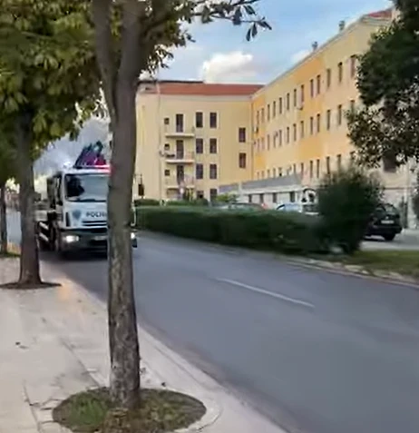 VIDEO: Na ulicama Mostara se pojavio pauk