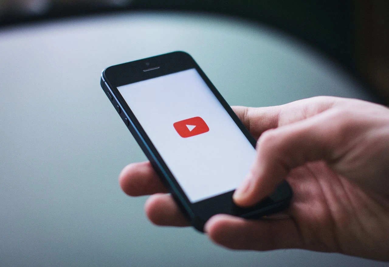 YouTube će stare videe "poboljšati" umjetnom inteligencijom
