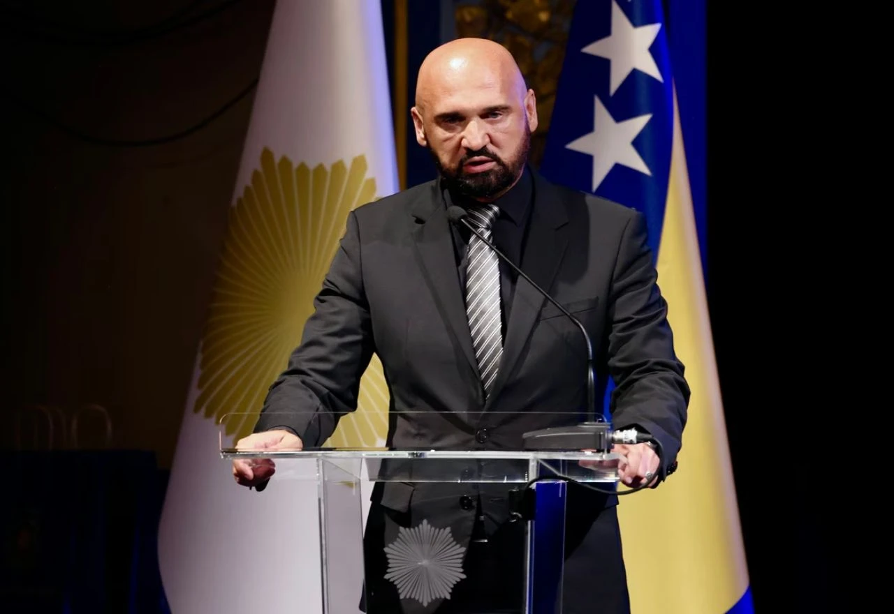 Isak: Nećemo šutjeti, nećemo štititi, svi moraju odgovarati