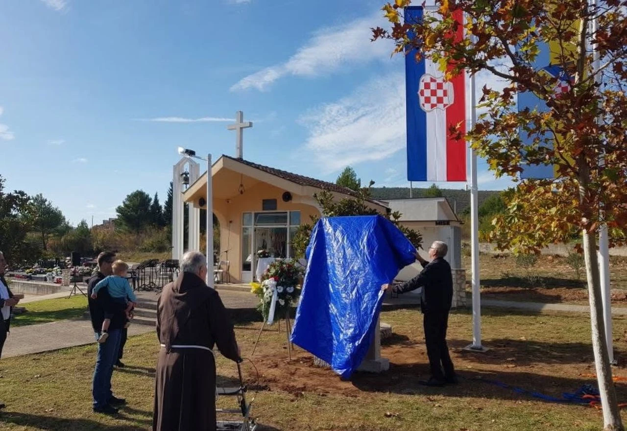 Spomenik generalu Slobodanu Praljku
