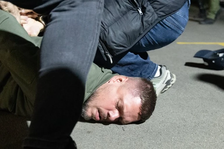 VIDEO | Policija u Beogradu tijekom noći hapsila mirne prosvjednike, među njima i Vladimira Štimca