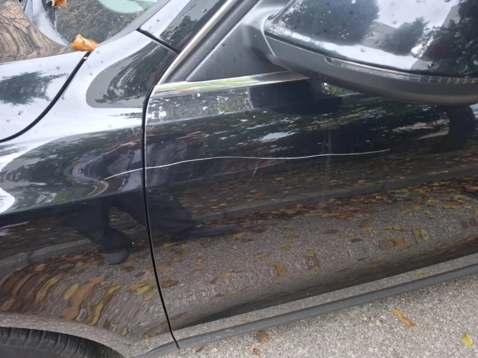 Vandalizam u Mostaru: Nepoznati počinitelji oštetili automobile