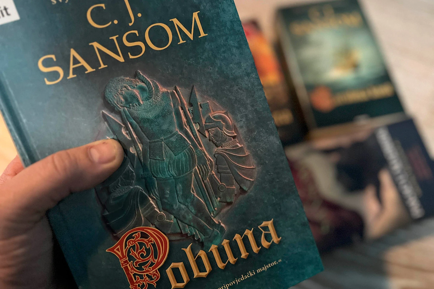 Milijuni prodanih primjeraka i nedovršeni roman – priča o C. J. Sansomu