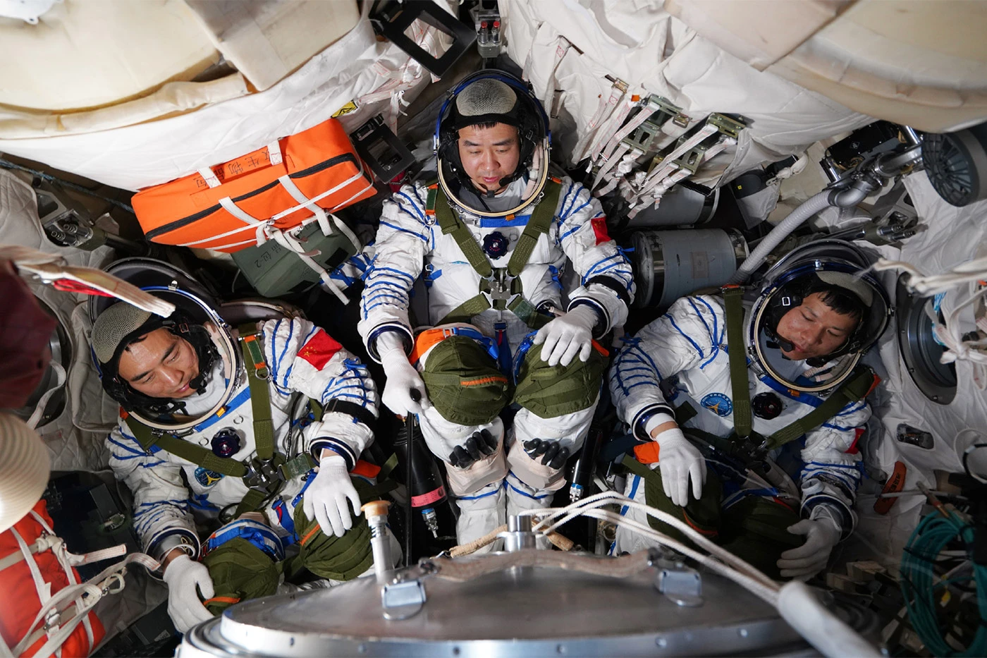 Misteriozni objekt pogodio kapsulu – trojica kineskih astronauta ne mogu se vratiti kući