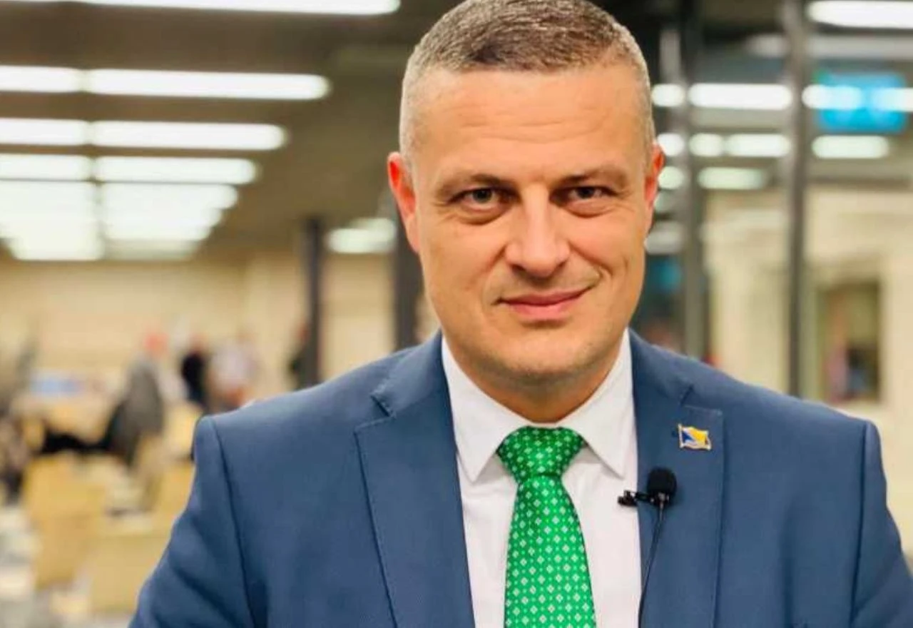 Mutni grantovi: Vojin Mijatović ostao bez telefona zbog istrage o korupciji