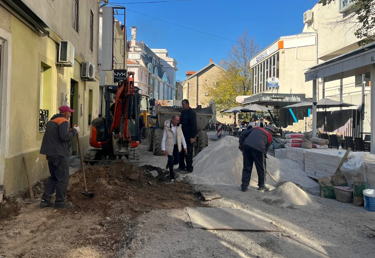 FOTO | Nastavljeni radovi u Fejićevoj ulici: Nazire li se napokon kraj?