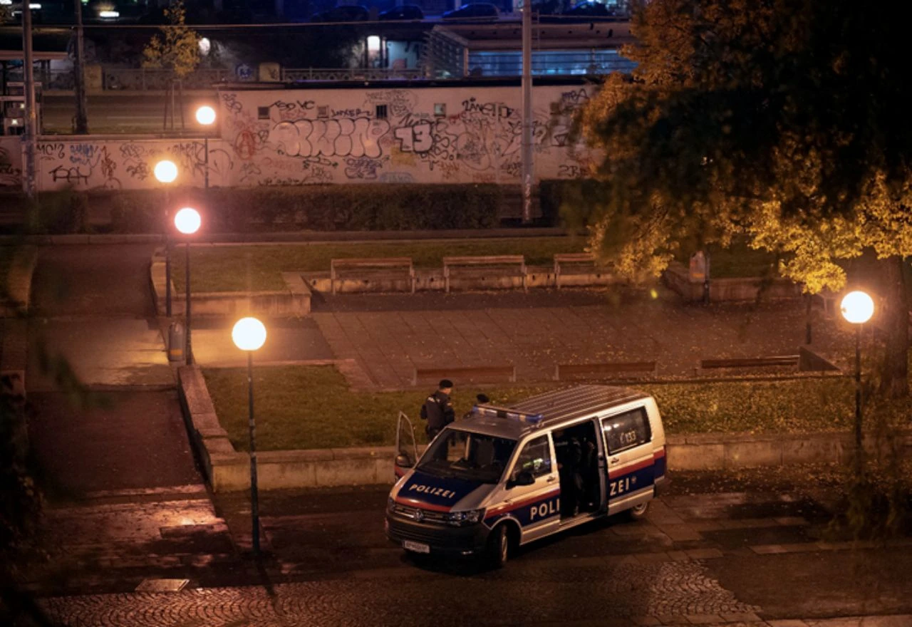 Krvavi obračun u Beču: Jedna osoba mrtva, druga teško ranjena, napadači u bijegu
