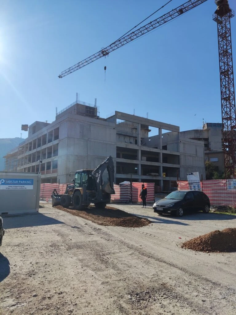 JP Mostar Parking izdao upute za parkiranje na parkingu Ćiro: "Poštujte druge i ne blokirajte ulaze i izlaze"