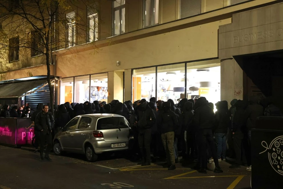 Skupina maskiranih mladića prosvjedovala protiv Dana srpske kulture, oglasio se Tomašević