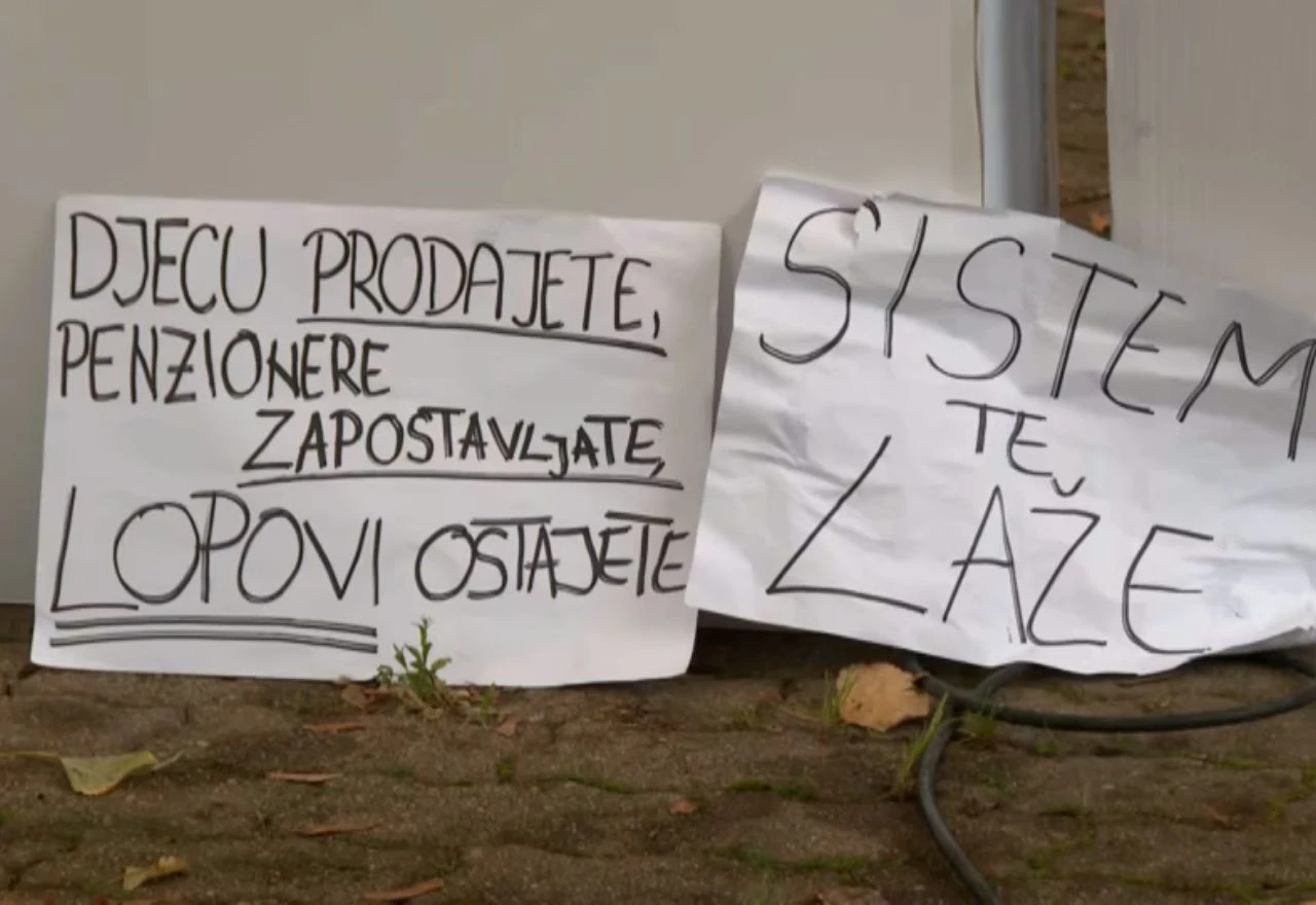 Građani Tuzle ponovno na ulicama: Podignut "Zid krika" protiv nepravde