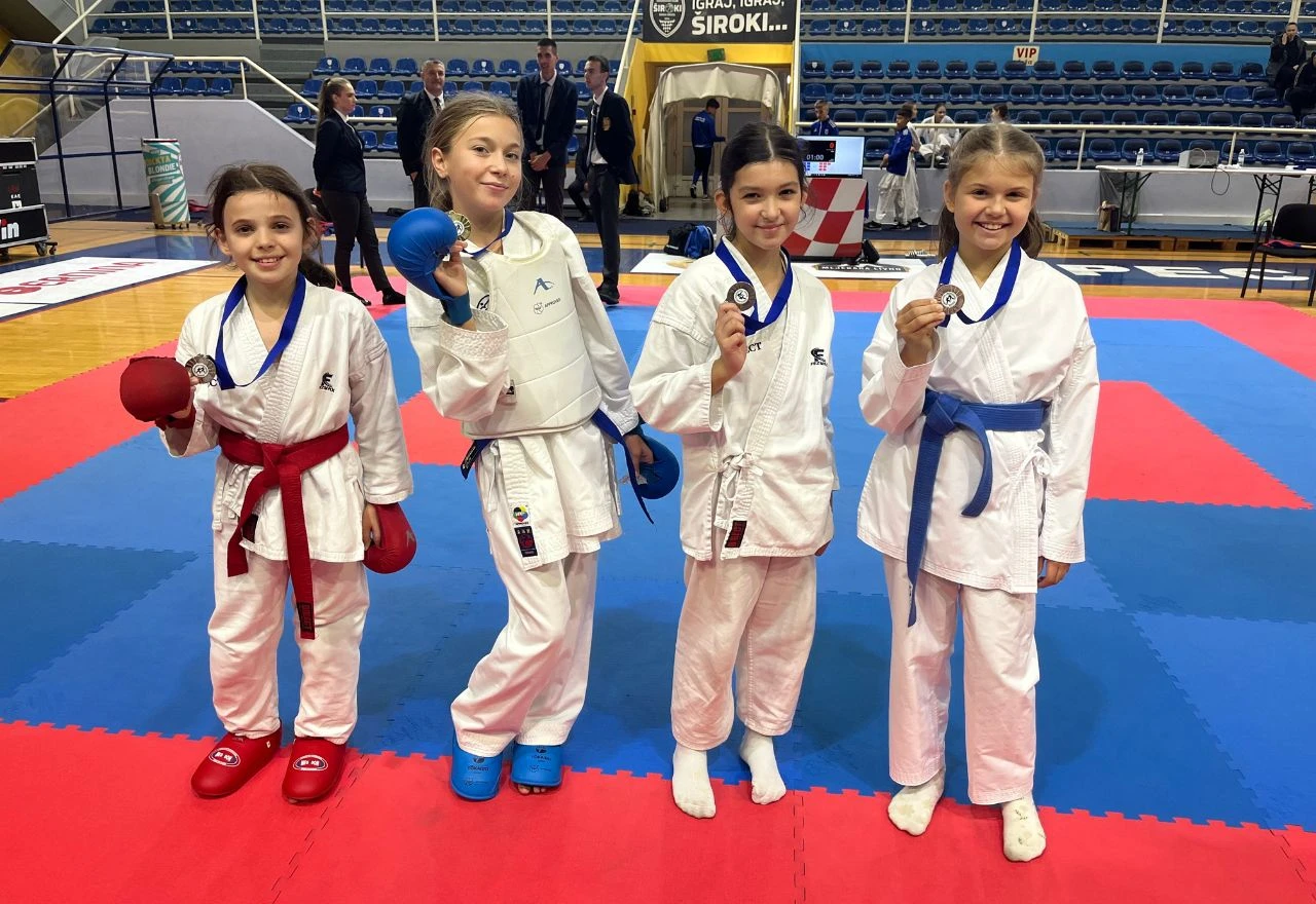 Dominacija na Pecari: Karate klub Široki osvojio 50 medalja