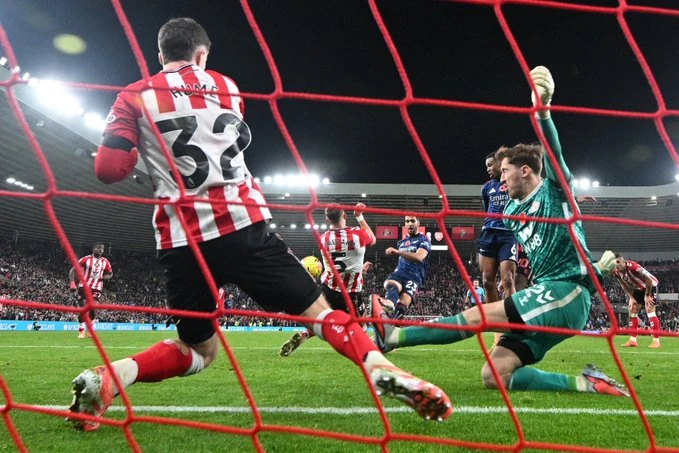 Sunderland u nadoknadi uzeo bod Arsenalu i zadržao treću poziciju