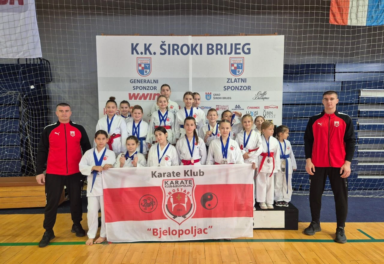 Bjelopoljac dominirao na Pecari: Mladi karatisti osvojili 18 medalja