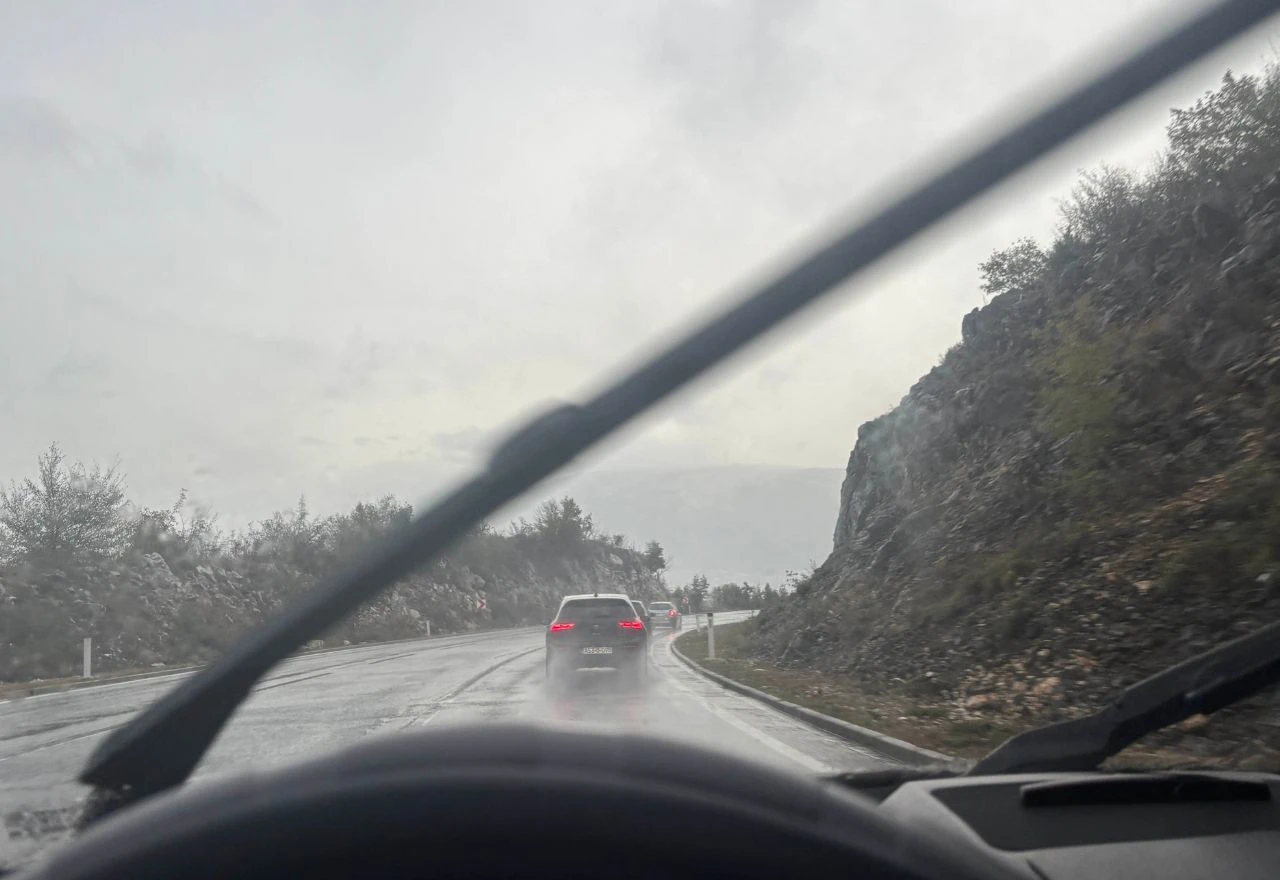 U Mostaru oblačno s povremenom kišom