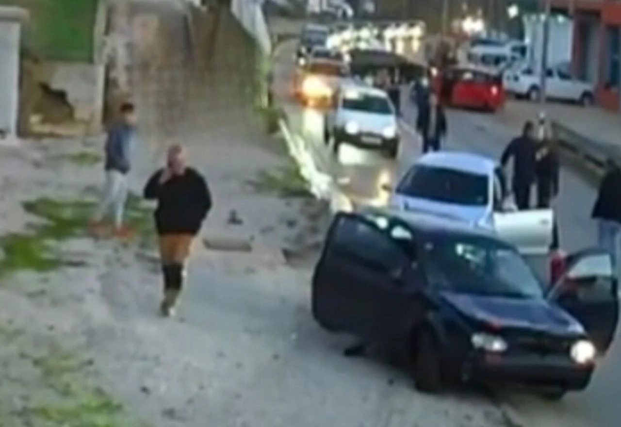 VIDEO: Otac i sin izazvali nesreću, zatim i tučnjavu pa automobilom nasrnuli na pješaka
