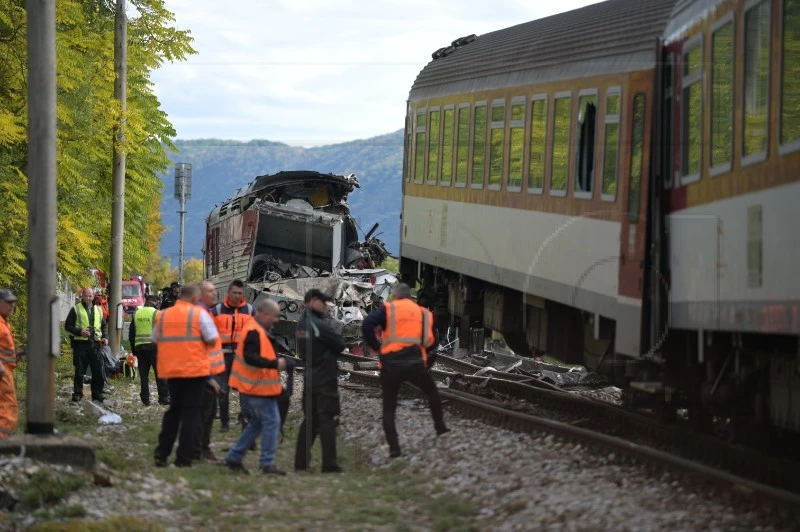Ozlijeđeno 79 osoba u sudaru dva putnička vlaka