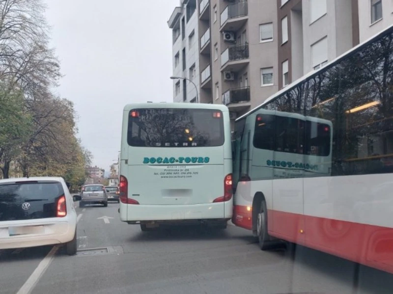 Sudarila se dva autobusa