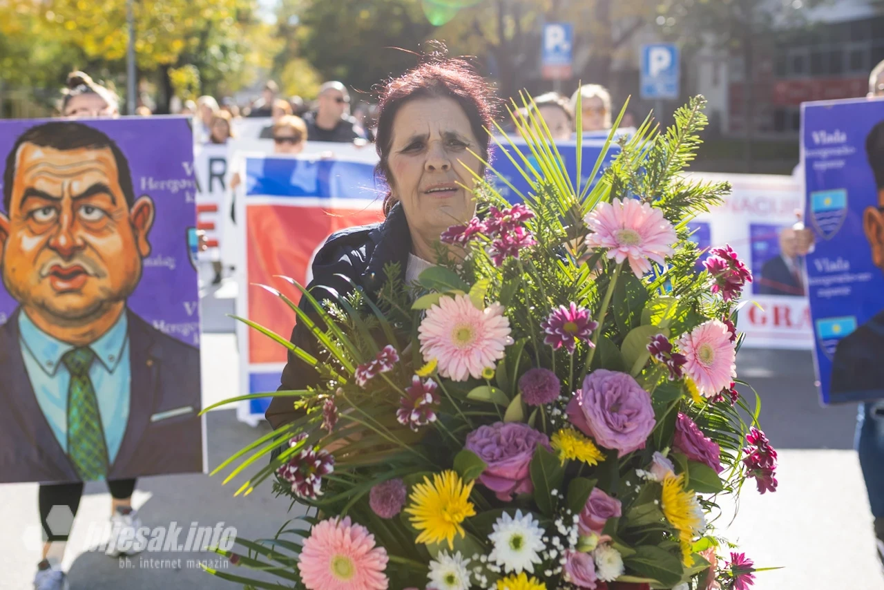 Zdravstveni radnici ovog utorka održali su prosvjednu šetnju u Mostaru