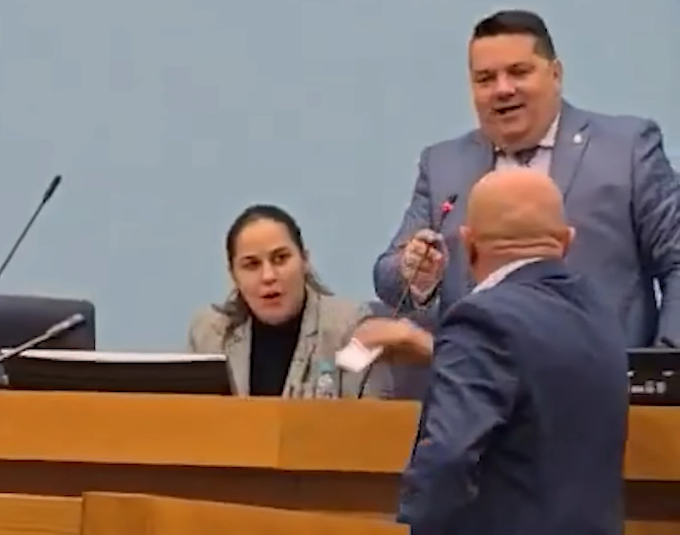 VIDEO | Cirkus u NSRS-u: Stevandić pozvao osiguranje da udalji Dončića